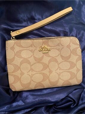 Coach Signature Canvas Wristlet - Tan/Beige